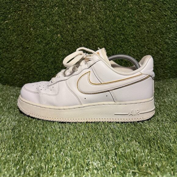 Size 10 - Nike Air Force 1 07 ESS Metallic Gold W - Picture 1 of 7